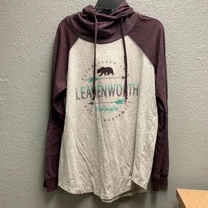 Leavenworth lightweight hooded shirt